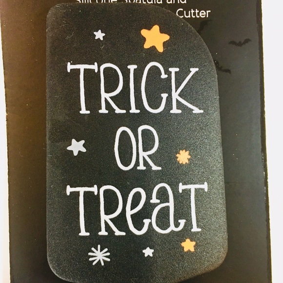 Halloween Trick or Treat Spatula Candy Corn Cutter - Picture 4 of 6